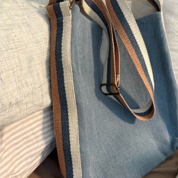 NEW!! Sarah Baeumler Denim-Look Crossbody from the Quinn Collection - 100% Linen - Picture 10 of 12